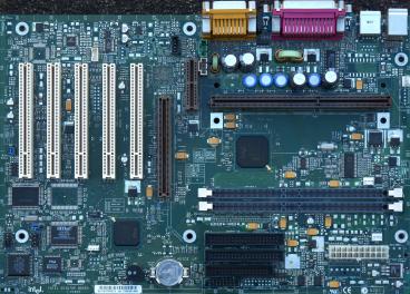 Intel Desktop Board VC820 (front side)